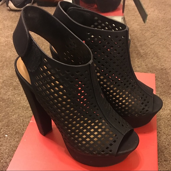 Black peep toe heels - Picture 2 of 2